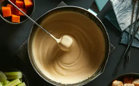 Fondue de queso: la receta infalible para una noche invernal de pura conexión Fondue de queso: la receta infalible para una noche invernal de pura conexión