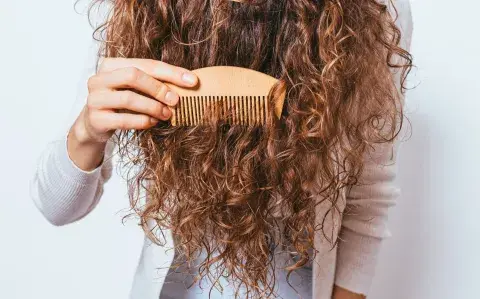 Peinados para día de lluvia: 3 ideas para controlar el frizz Peinados para día de lluvia: 3 ideas para controlar el frizz