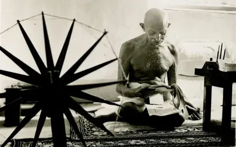 15 frases de Mahatma Gandhi sobre la paz para iluminarnos en tiempos de guerra 15 frases de Mahatma Gandhi sobre la paz para iluminarnos en tiempos de guerra