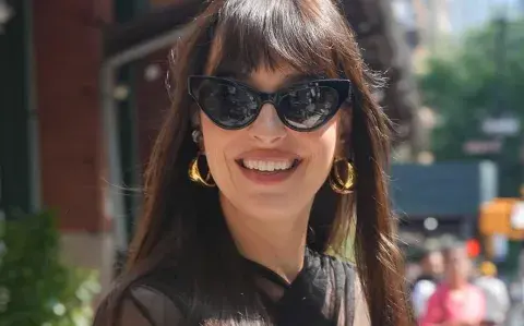 Dakota Johnson y un look full transparencias tras su separación con Chris Martin