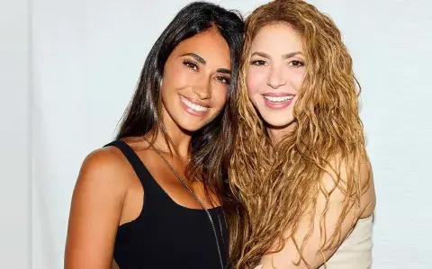 Antonella Roccuzzo brilló con su look casual-chic para el show de Shakira