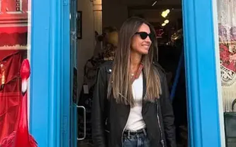 Pampita en Nothing Hill: el look clásico con un corte de jean que volvió para quedarse Pampita en Nothing Hill: el look clásico con un corte de jean que volvió para quedarse