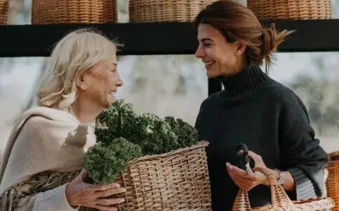Clásica y abrigada: la prenda en tendencia que lució Juliana Awada Clásica y abrigada: la prenda en tendencia que lució Juliana Awada