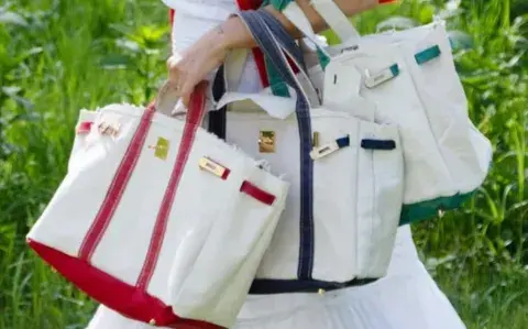 Boatkin: así es la nueva cartera viral entre las millonarias de los Hamptons Boatkin: así es la nueva cartera viral entre las millonarias de los Hamptons