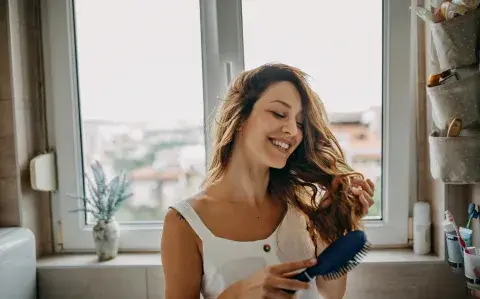 Nutrir vs. hidratar: la guía definitiva para entender qué necesita tu pelo Nutrir vs. hidratar: la guía definitiva para entender qué necesita tu pelo