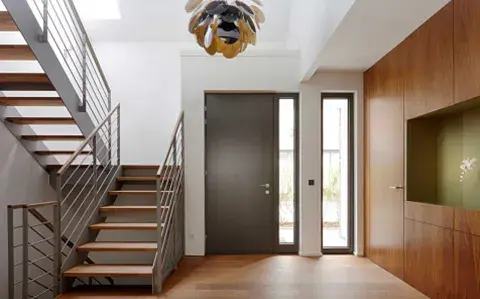 Adiós al marco en las puertas: la tendencia para que tu casa luzca más moderna Adiós al marco en las puertas: la tendencia para que tu casa luzca más moderna