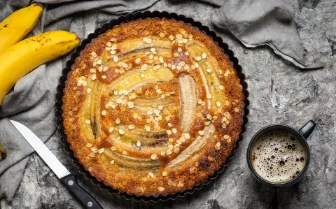 Torta fácil de banana y café con crumble: una receta saludable y rica Torta fácil de banana y café con crumble: una receta saludable y rica