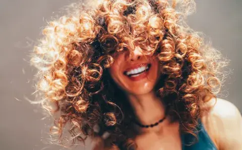 Cortes para pelo con rulos: 5 estilos cómodos y cancheros que son tendencia