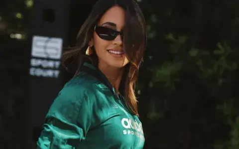 Antonela Roccuzzo apostó por la tendencia bloke core para un look de día