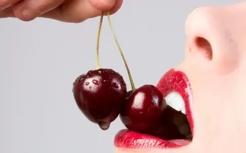 Cherry Girl: así es la tendencia en makeup que conquista el invierno 2025