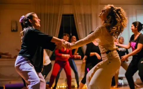 Bailar para sanar: el poder del movimiento como terapia emocional Bailar para sanar: el poder del movimiento como terapia emocional