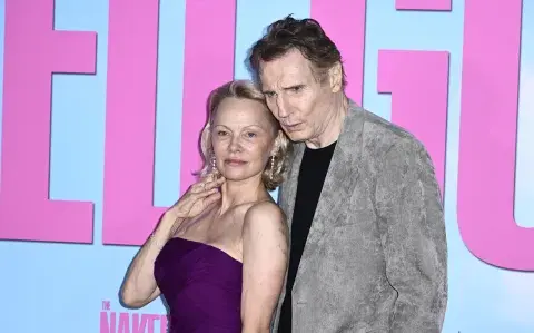 Romance en Hollywood: así nació el amor entre Liam Neeson y Pamela Anderson