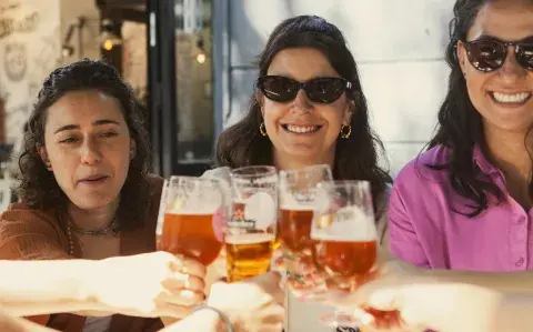 Dónde festejar el Día del Amigo: 25 propuestas con promos para celebrar