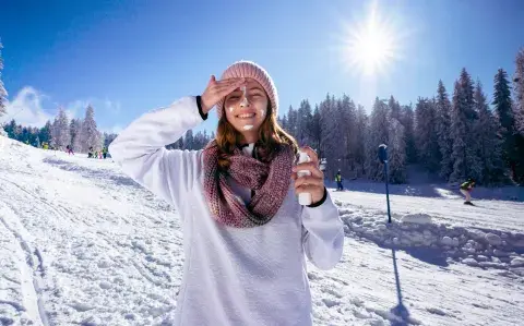 Sol, nieve y cuidado de la piel: ¿por qué es importante usar protector solar? Sol, nieve y cuidado de la piel: ¿por qué es importante usar protector solar?