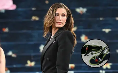 Hailey Bieber marca tendencia rescatando icónicas sandalias vintage de Chanel Hailey Bieber marca tendencia rescatando icónicas sandalias vintage de Chanel