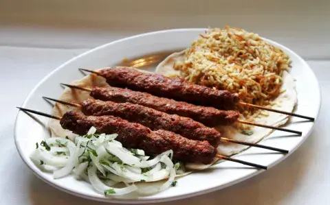 El kebab armenio: tradición, fuego y sabor en cada bocado para celebrar el Día del Kebab El kebab armenio: tradición, fuego y sabor en cada bocado para celebrar el Día del Kebab