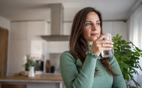 Agua: tu aliada contra el cansancio, la inflamación y el estrés Agua: tu aliada contra el cansancio, la inflamación y el estrés