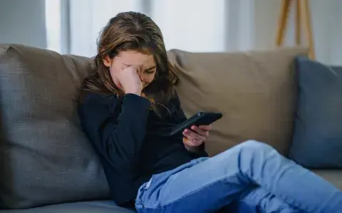 Guía para familias: pautas para acompañar a los chicos en el mundo digital Guía para familias: pautas para acompañar a los chicos en el mundo digital