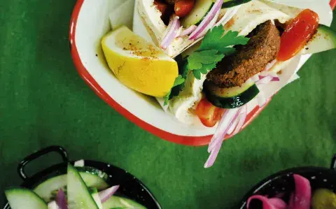 Street food gourmet: 4 recetas de comida callejera sofisticada
