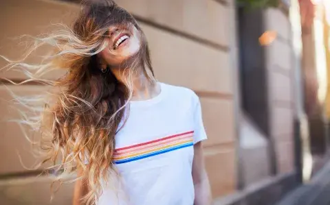 Ni coco ni argán: este es el aceite que transforma tu cabello y lo deja suave y sedoso