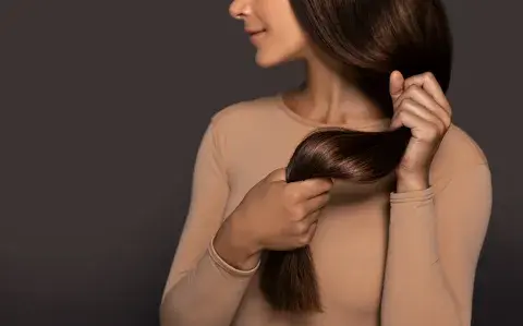 Cómo conseguir un Glossy Hair: la tendencia que deja el pelo muy brillante y sedoso Cómo conseguir un Glossy Hair: la tendencia que deja el pelo muy brillante y sedoso