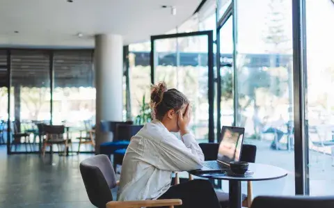 Qué son los “crying cafés” que existen en Japón y por qué son tendencia