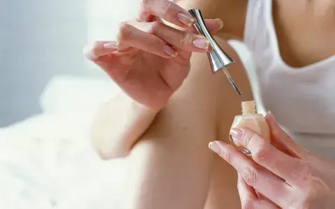 Los mejores sérums fortalecedores de uñas para tenerlas naturales sin roturas ni grietas Los mejores sérums fortalecedores de uñas para tenerlas naturales sin roturas ni grietas