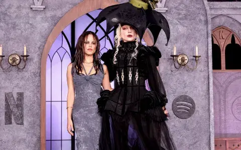 Jenna Ortega y Lady Gaga se adueñan del estilo Gothic Glam en la fiesta de Merlina 2