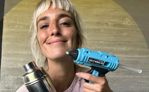 Mami Albañil tendrá un "food truck ferretero" para recorrer el país con fines sociales Mami Albañil tendrá un "food truck ferretero" para recorrer el país con fines sociales