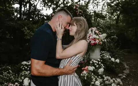 Taylor Swift anunció su compromiso con Travis Kelce con un tierno posteo 