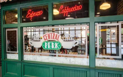 La icónica cafetería de Friends, Central Perk, abrirá una sucursal en Times Square La icónica cafetería de Friends, Central Perk, abrirá una sucursal en Times Square