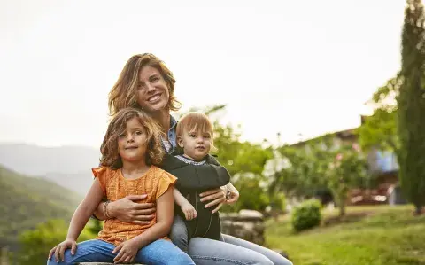 Ser mamá de dos: los mitos, mandatos y desafíos de la bimaternidad