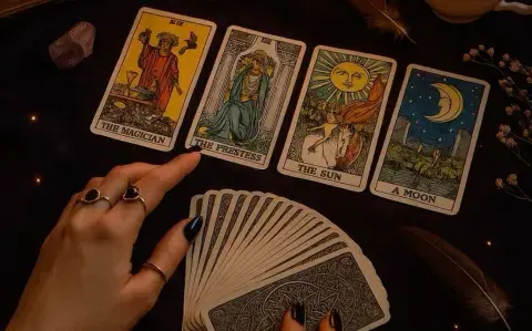 Cómo leer las cartas del Tarot vos misma: esta es la guía más fácil