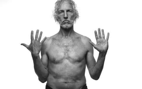 Boy Olmi estrena un unipersonal en el que habla de su vida.