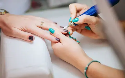 Europa prohíbe dos sustancias tóxicas en esmaltes semipermanentes: todo lo que tenés que saber Europa prohíbe dos sustancias tóxicas en esmaltes semipermanentes: todo lo que tenés que saber