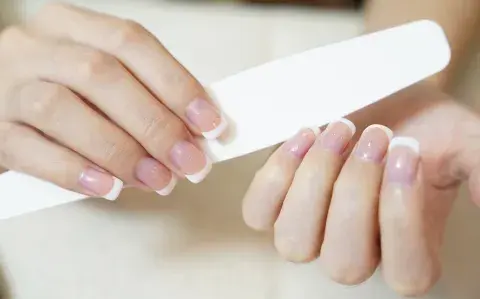 'Dip Powder': esta es la técnica que deja tus uñas sanas y fuertes 'Dip Powder': esta es la técnica que deja tus uñas sanas y fuertes