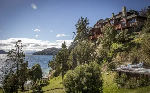 Cuál es el hotel argentino más romántico de Sudamérica y cuánto cuesta alojarse ahí
