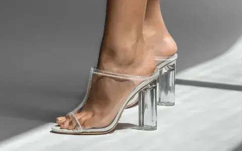 Naked shoes: los calzados que son tendencia para la Primavera 2025 Naked shoes: los calzados que son tendencia para la Primavera 2025