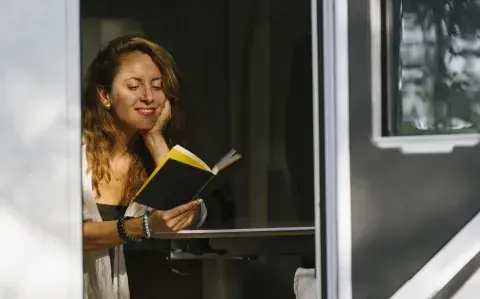 Healing fiction: el género literario que busca sanar emociones leyendo Healing fiction: el género literario que busca sanar emociones leyendo