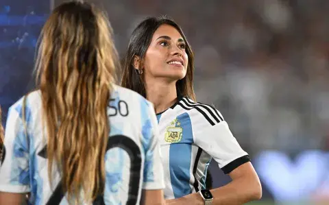 El gesto de Antonela Roccuzzo en el encuentro con Charly García El gesto de Antonela Roccuzzo en el encuentro con Charly García