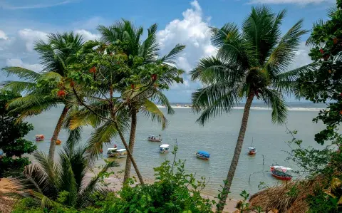 El pueblito de Brasil que tiene lagunas, dunas y cielos soñados