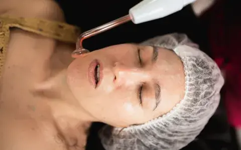 Principales beneficios y ventajas de los tratamientos de alta frecuencia facial Principales beneficios y ventajas de los tratamientos de alta frecuencia facial