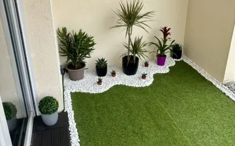Piedras blancas en el patio: por qué convienen y cómo sumarlas a la deco