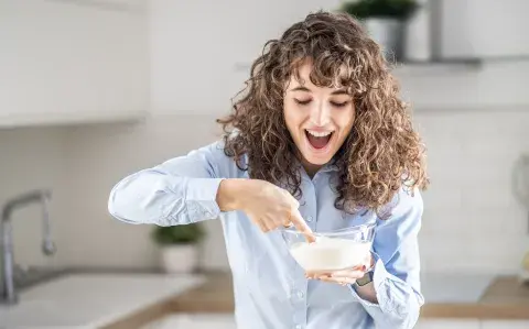 Yogur griego: cuáles son sus beneficios y para quiénes se recomienda
