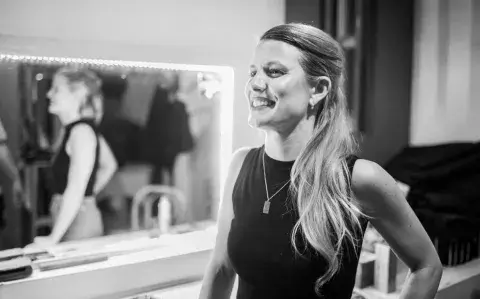 Clari, la astróloga y actriz que conquista con AstroClap en el Paseo La Plaza Clari, la astróloga y actriz que conquista con AstroClap en el Paseo La Plaza