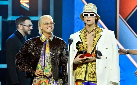 ¿Error o mensaje oculto? Catriel y Paco Amoroso en los Latín Grammy y un detalle increíble