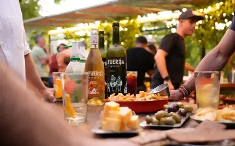 Tapeo al aire libre en Buenos Aires: 5 lugares para disfrutar la primavera Tapeo al aire libre en Buenos Aires: 5 lugares para disfrutar la primavera