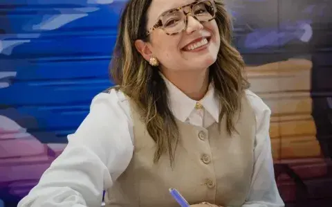 La historia de Martina, que rompió el silencio 15 años después de un abuso: escribió un libro como un modo de ayudar a otras personas.