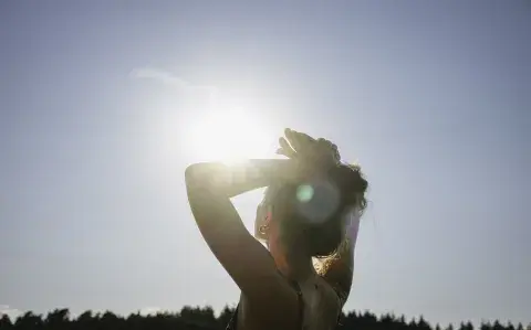 Soltar un vínculo que nos lastima: por qué cuesta tanto y cómo empezar a hacerlo Soltar un vínculo que nos lastima: por qué cuesta tanto y cómo empezar a hacerlo