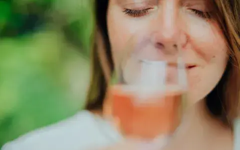 5 vinos recomendados por expertas y por qué probarlos